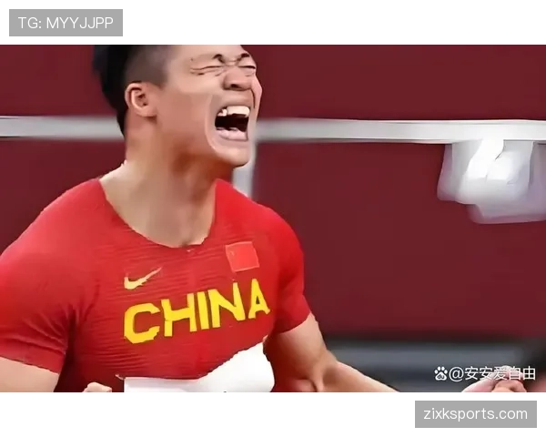 苏炳添赛场上风驰电掣,生活里却迷上了斗地主?这反差我服了! 苏炳添赛场上风驰电掣,生活里却迷上了斗地主?这反差我服了!